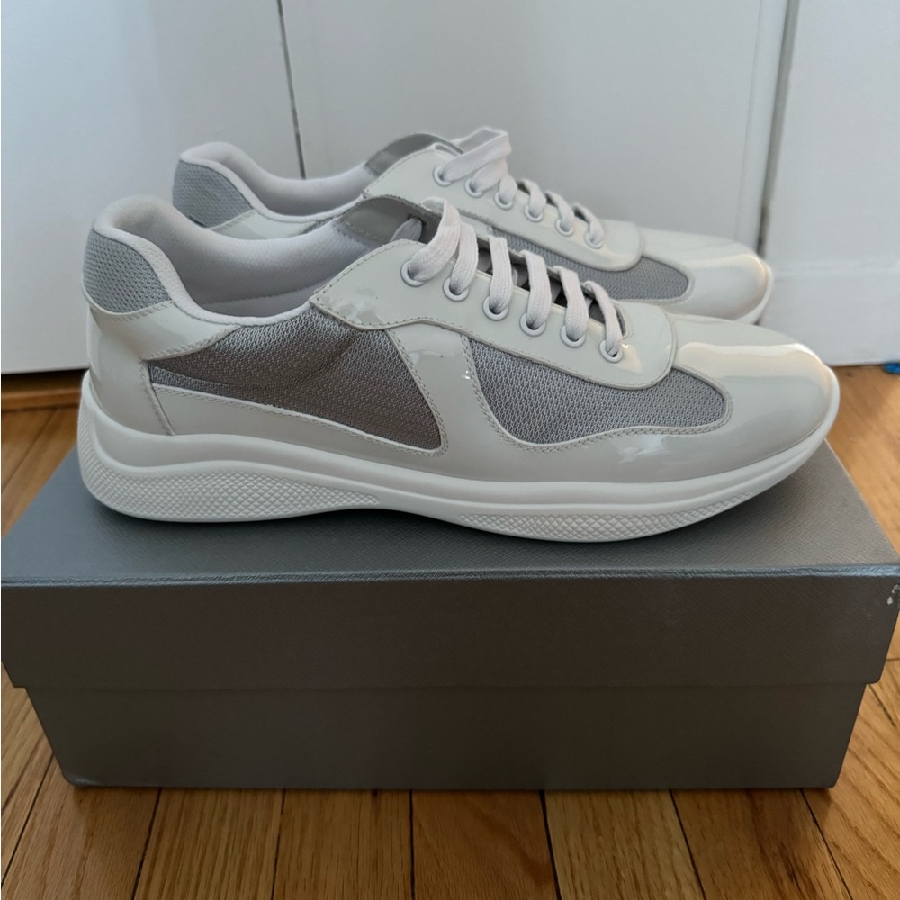 All white prada - Picture 4 of 4
